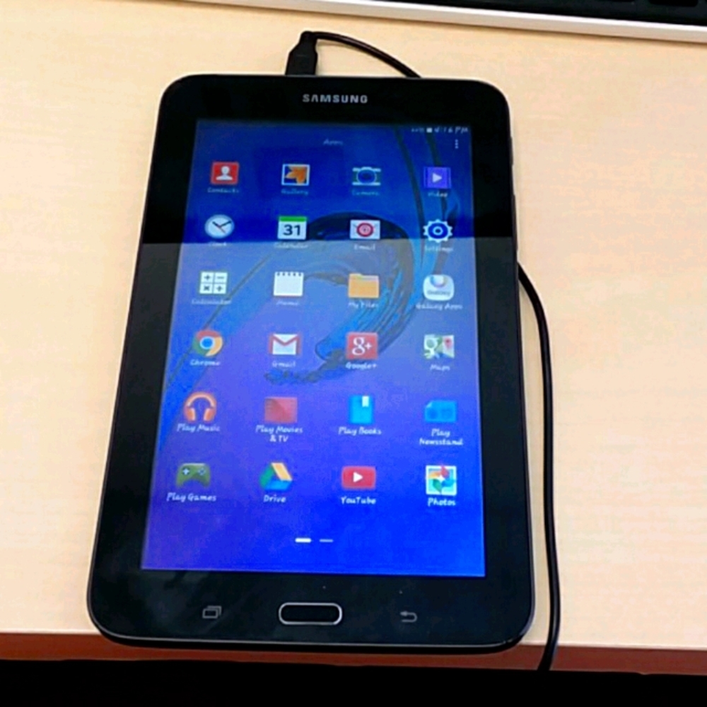 Samsung SM T113